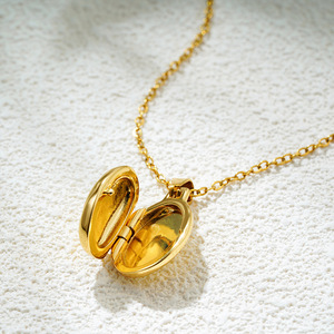 Collar con Colgante de Marco de Fotos Plegable de Acero Inoxidable Chapado en Oro de 18K con Cadena, Regalo Unisex para Amigos y Familia - Product Image 5