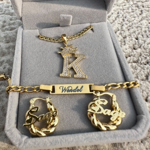 Lateefah迷你女婴箍耳环皇冠字母项链定制名称手链钢饰品套装 - Product Image 2