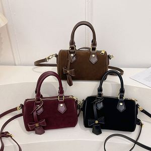 Bolso Boston de Mujer de Alta Gama con Patrón Geométrico Vintage, Detalle de Remaches y Cremallera, Correa de Hombro Tipo Bandolera, Nueva Moda 2025 - Product Image 6