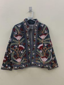 Chaqueta de Invierno de Terciopelo Negro para Mujer, Bordado Floral Suzani Tradicional, Chaqueta de Algodón Hecha a Mano, Estilo Bohemio - Product Image 1