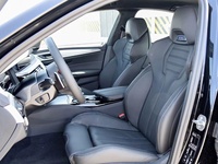 Maßgefertigte M-Sitze für BMW, Modifikation, Personalisierte Farbgestaltung und Modifikation des Originalfahrzeugrahmens