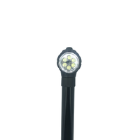 Bâton de marche d'extérieur, bâton de marche rotatif à quatre pieds avec lampe torche, canne pliable réglable à LED avec lumière LED