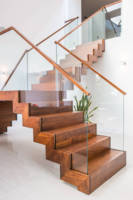 Escalier en acier sur mesure, design en zigzag, escalier à poutres, escalier en bois utilisé pour les villas