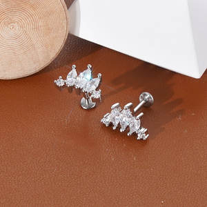 حلق من الفولاذ المقاوم للصدأ مقاس 16G بتصميم زهرة مع حجر زركونيا مكعب على شكل قلب متدلي للثقب الداخلي في الأذن - Product Image 3