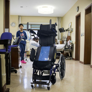 Silla de Ruedas Eléctrica con Respaldo Alto, Silla de Ruedas Motorizada con Elevación Manual para Ancianos y Discapacitados - Product Image 1