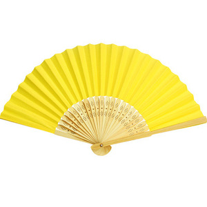 Éventail pliant en papier de bambou en gros, cadeau personnalisé pour fêtes et célébrations - Product Image 1