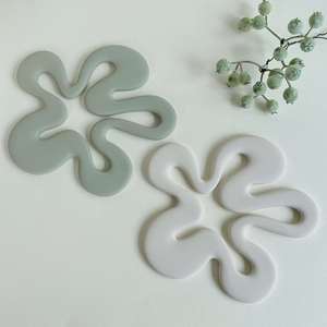Sous-verres isolants en silicone antidérapants, style nordique et américain, résistants aux hautes températures, motif floral simple et luxueux, vente en gros - Product Image 5