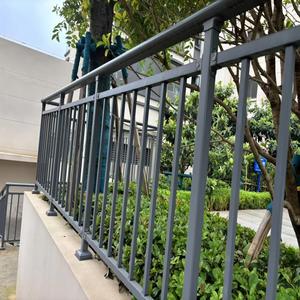 Barandilla de Balcón Moderna de Tubo Galvanizado con Recubrimiento en Polvo, Panel Decorativo Cortado con Láser, Sistema de Pasamanos para Escaleras Exteriores con Anticorrosión - Product Image 5