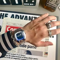 Jam Tangan Olahraga Pria Mewah Logo Kustom Tampilan Digital Dinamis Desain Kotak Sederhana Baja Tahan Karat Gaya Bisnis Kaca