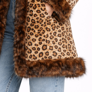 Abrigo de Piel Sintética para Mujer - Chaqueta de Invierno Elegante con Estampado de Leopardo y Capucha, Prenda Exterior de Felpa Lujosa para Uso Diario - Product Image 6