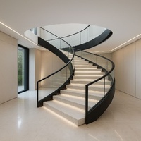 Escalier en colimaçon intérieur de luxe sur mesure Anewson, escalier courbé pour villa avec garde-corps en verre, marches en bois massif