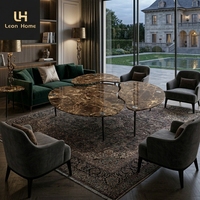 Ensemble moderne de 3 tables basses gigognes, plateau rond irrégulier en marbre avec pieds en métal, tables d'appoint asymétriques à plusieurs hauteurs