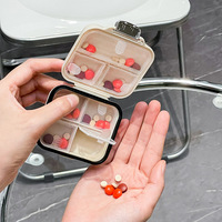 Mini boîte à pilules rectangulaire portable en plastique haut de gamme, boîte de rangement pour pilules et comprimés multi-compartiments pour sept jours avec couvercle
