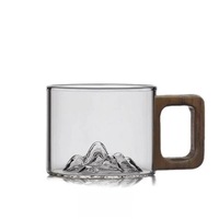 Mug en verre transparent à haute teneur en silice borée, petite capacité, avec poignée en bois, résistant à la chaleur, pour la maison, vente en gros directe usine, modèle Mini Vue sur la Montagne