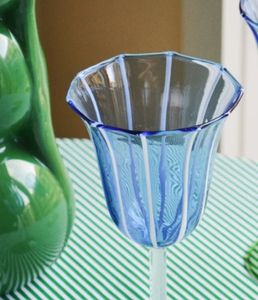 Verre à vin créatif bleu à haute teneur en borosilicate soufflé à la main personnalisé verre à vin décoratif ligne blanche - Product Image 3