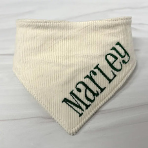 Personalisiertes Einfarbiges Grünes Cord-Hundehalstuch mit Stickerei und Druckknopfverschluss als Weihnachts- und Halloween-Geschenk für Neue Hundemamas - Product Image 3