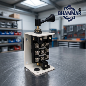 Shree L.T. Interrupteur de commande marche/arrêt KK86 3 pôles, boîtier de distribution à montage supérieur, en métal, pour usage intérieur/extérieur, Inde - Product Image 3