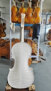 Violín A10 de abeto europeo hecho a mano, tamaños 1/8 - 4/4, con pegamento animal y pintura artesanal. - Product Image 2
