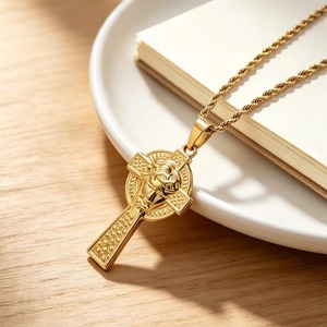 Pendentif vintage visage de Jésus croix plaqué or/argent 18 carats, bijoux religieux chrétiens - Product Image 1