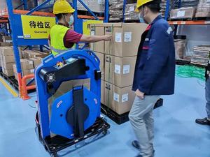 เครื่องรัดพาเลทพลาสติกแบบใช้ไฟฟ้า พร้อมล้อและโซ่ สำหรับถาด PET  ออกแบบตามหลักสรีรศาสตร์ - Product Image 5