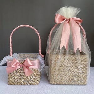 Caja <span class=keywords><strong>de</strong></span> regalo <span class=keywords><strong>de</strong></span> boda <span class=keywords><strong>de</strong></span> mano cesta <span class=keywords><strong>de</strong></span> paja fiesta <span class=keywords><strong>de</strong></span> cumpleaños recepción boda damas <span class=keywords><strong>de</strong></span> honor regalo cesta tejida a mano al por mayor - Product Image 1