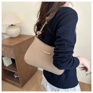 กระเป๋าใต้วงแขนทรงโบว์ กระเป๋าใต้วงแขนสไตล์เกาหลี หนัง PU หรูหรา กระเป๋าสะพายไหล่สไตล์ Y2K สำหรับสาวๆ - Product Image 6