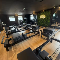 Équipement de Pilates économique pour usage commercial, couleur/logo personnalisable, Reformer de Pilates en aluminium pour la maison, l'entraînement physique et les studios