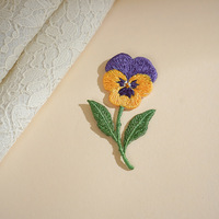 Patchs brodés de fleurs bleues, thermocollants ou à coudre, adaptés aux accessoires vestimentaires DIY tels que vêtements, sacs et chapeaux