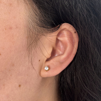 Anting trendi anting-anting kancing berlapis emas 18K zirkonia cantik untuk wanita anting-anting baja tahan karat grosir 2/3/4mm