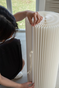 Espositore Cilindrico Pieghevole Personalizzato in Carta e Acrilico per Centri Commerciali e Negozi - Product Image 6