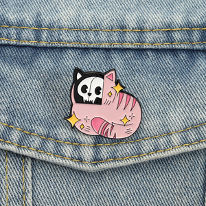 Pin de esmalte de gato esqueleto rosa, estilo punk, dibujos animados, gatito, broche de animal, insignia de solapa, joyería de Halloween, regalo al por mayor - Product Image 1