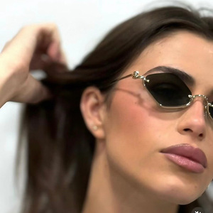 Gafas de sol con montura pequeña de metal, media montura, forma de diamante, UV400, unisex, gafas de sol de moda GG160 - Product Image 3