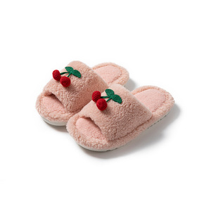 Nouveauté 2025 : Chaussons chauds et fourrés, couleur cerise - Chaussons en peluche pour femmes, chaussons en coton à bout ouvert couleur cerise - Product Image 5