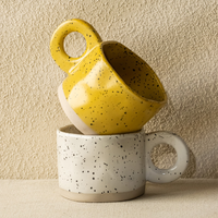 Tasse à Café et Thé Nordique en Porcelaine en Gros, Design à Points Noirs Mouchetés, Anse Anneau, Tasse à Thé Nordique en Céramique Blanche