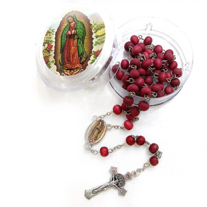 Collier chapelet 6 pouces perles rouges fait main léger ensemble de bijoux religieux avec croix et images de la Vierge Marie 4 boîtes - Product Image 3