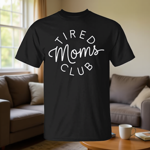 T-shirt del Tired Moms Club, regalo per la festa della mamma per le donne - Product Image 3