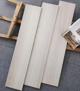 Carreaux de sol en porcelaine rustiques effet <span class=keywords><strong>bois</strong></span> moderne 200x1000, <span class=keywords><strong>blanc</strong></span> crème, toucher naturel, surface mate, antidérapants, isolation thermique, pour intérieur - Product Image 1