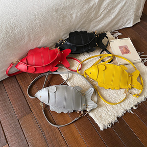 Bolso de Mano de Piel Sintética con Forma de Pez, Diseño Y2K, Personalizable con Logotipo y Patrón de Color, OEM/ODM, Producción en Pequeños Lotes, Multiusos, Bandolera, Bolso Novedoso - Product Image 3
