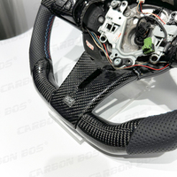 Volant de voiture en cuir perforé en fibre de carbone brillant personnalisable avec ligne centrale, adapté aux BMW E85 E86 F35 F01 F02 F15