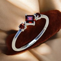 Bague Statement en Argent Sterling 925 avec Sertissage à Griffes, Design Triple, Pierre Précieuse Grenat Rouge Naturel, Faite à la Main, pour Usage Quotidien