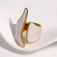 Breitbandiger Ring im französischen Vintage-Stil mit Öltropfen-Design aus Wolfram, offener Endform, vergoldet, lichtbeständige Oberfläche, unverwechselbarer Nischen-Damenring