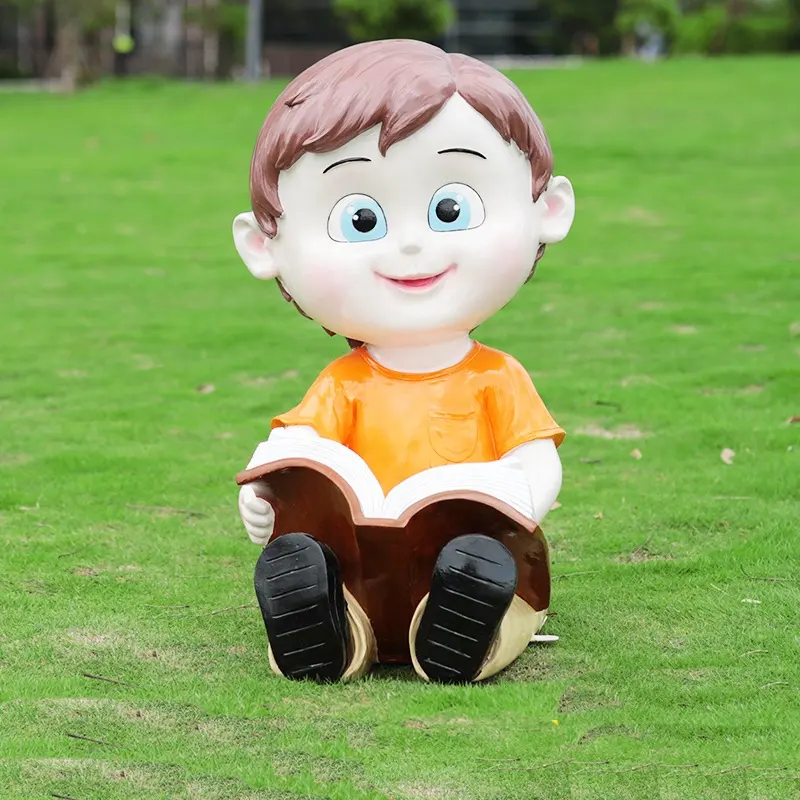 幼稚園公園、学校の風光明媚なエリアの芝生のための屋外漫画のキャラクター読書人形グラスファイバー彫刻装飾