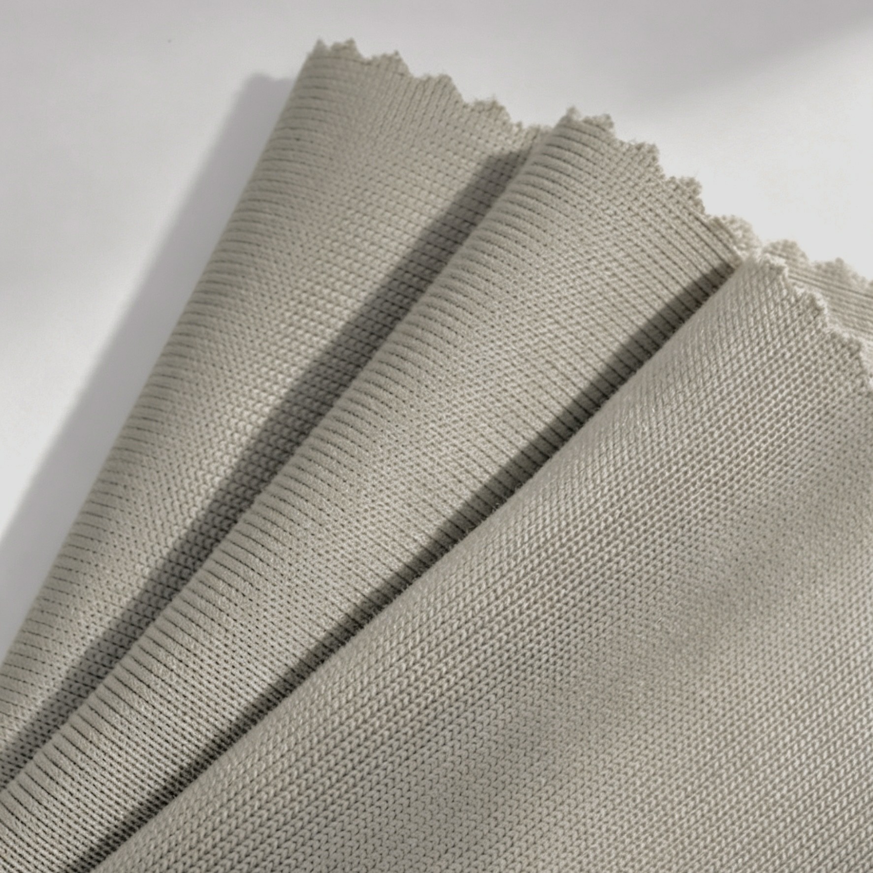 Wholesale Silky-smooth 65.4% Viscose 34.6% Polyester Knitted Garment Fabric Moisture-wicking Blend for Summer Clothing