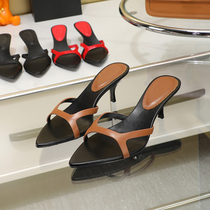 Sandales mules à talon chaton pour femme, inspirées des créateurs, à bout pointu, color block, en cuir verni, à talon chaton, à dos ouvert, à enfiler, confortables et respirantes - Product Image 2