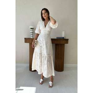 Robe beige trapèze brodée à œillets, col rond, taille naturelle, tissée, respirante, décontractée pour le quotidien - Product Image 4