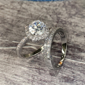 Set di Anelli per Coppie con Zirconi Incastonati, Gioielli Scintillanti per Matrimonio e Moda Femminile - Product Image 1