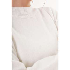 เสื้อสเวตเตอร์ถักคอสูงสีขาวสำหรับผู้หญิง สไตล์มินิมอล เนื้อนุ่ม 14 จีจี 300 กรัม - Product Image 1