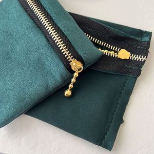 Pochette zippée en velours flocon de neige vert foncé de qualité supérieure pour bijoux, bagues, boucles d'oreilles, pièces de monnaie, légère, portable, taille et logo personnalisables - Product Image 2