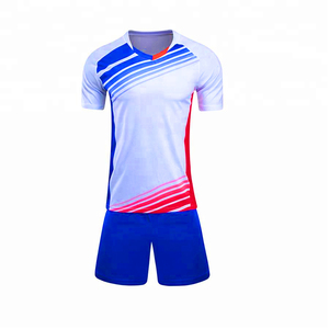 Meilleures ventes Ensemble de vêtements de football pour hommes Vêtements de sport en polyester sublimé Service OEM avec coupe automatisée - Product Image 1