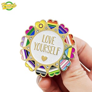 Venta al por mayor Gay Pride Rainbow Pin de solapa personalizado <span class=keywords><strong>LGBT</strong></span> Rainbow Heart Shaped Pride esmalte Metal Pin para ropa e insignia - Product Image 3